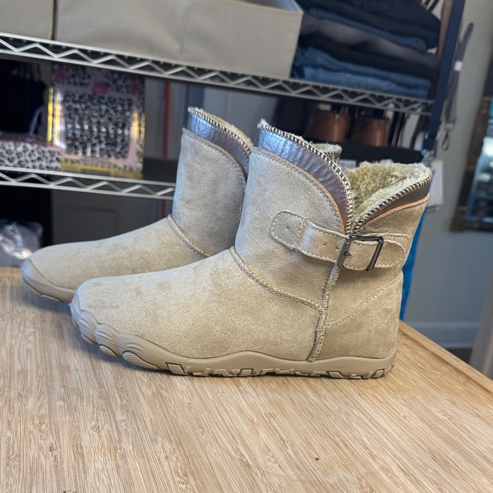 #306: Cozely - LightTan Ankle Boots with Rose Gild trim 🤩